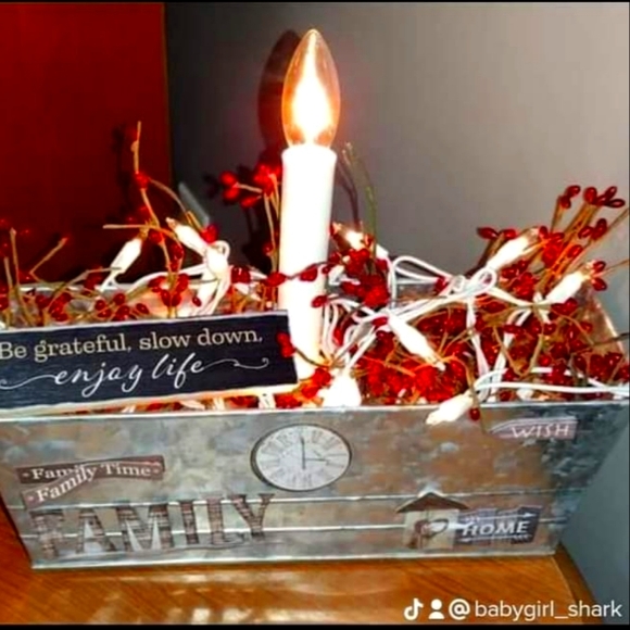 Primitive Decor - Picture 2 of 2